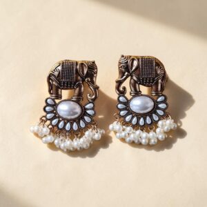 Gaja Pearl hangings