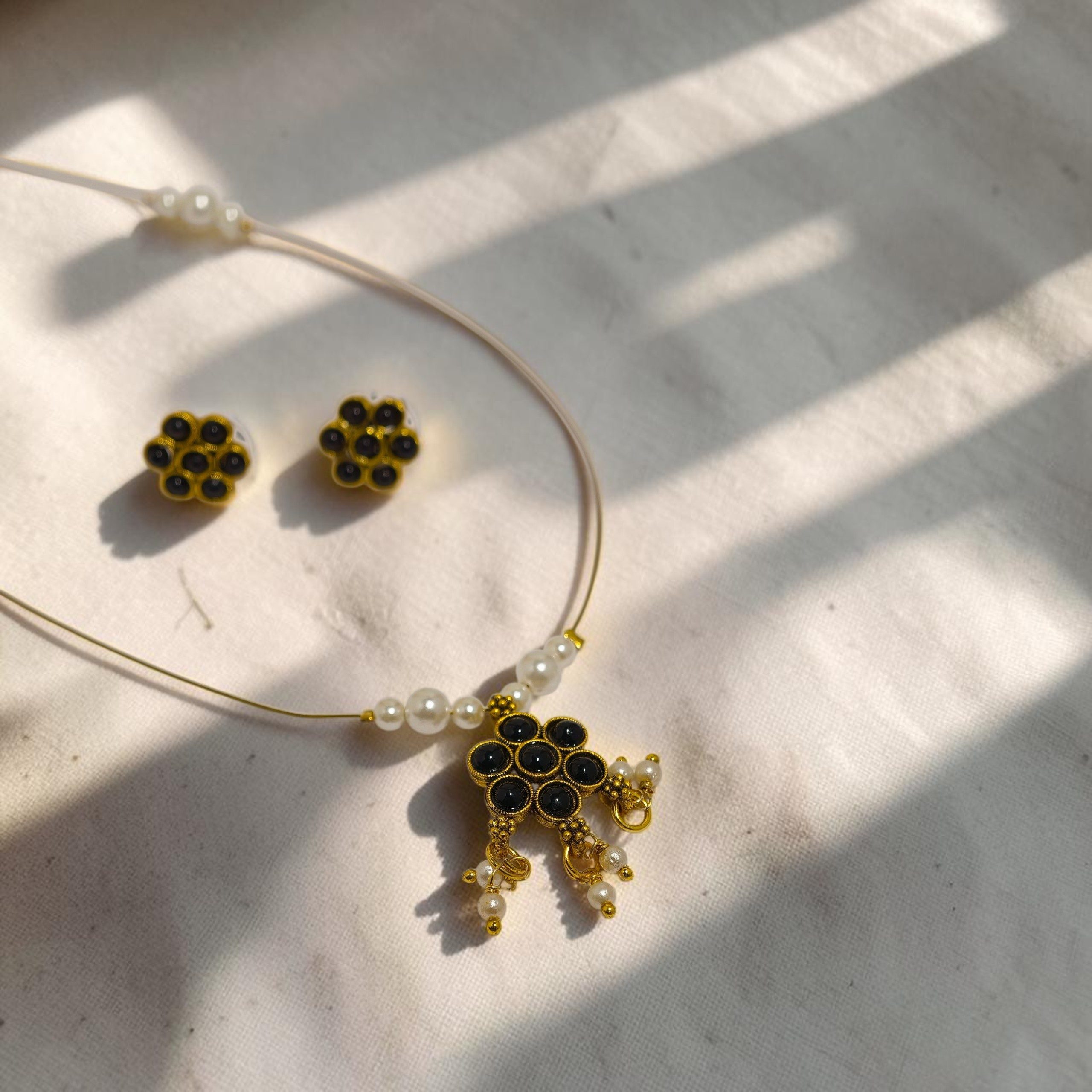 Invisible chain Black - Round - Image 3